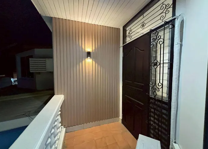 Thonglor Scandi 3br 8 Ppl Nearthonglor Bts 250 Sqm *
