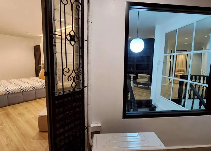 Thonglor Scandi 3br 8 Ppl Nearthonglor Bts 250 Sqm *